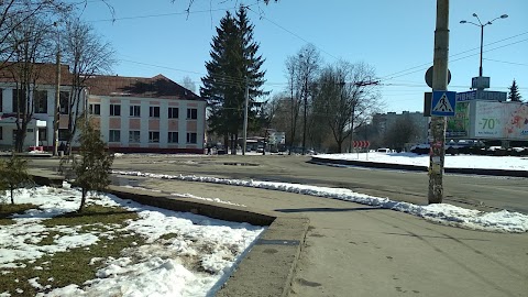 Сквер із пам'ятною табличкою жертвам голодоморів та політичних репресій