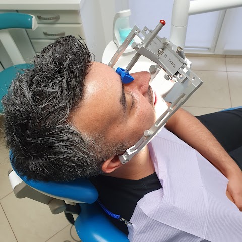 Стоматологічна клініка "Ваша Усмішка"