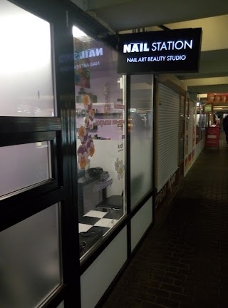 Nail Station