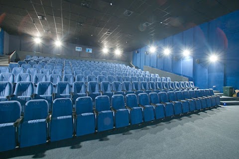 Мебельная фабрика Премьера: кресла театральные, для кинотеатров, зрительного зала, секционные для залов ожидания
