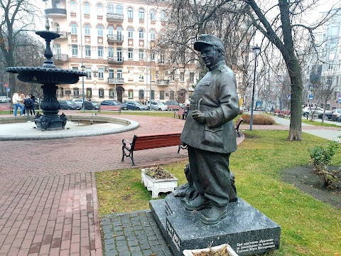 Пам'ятник Гнату Юрі в ролі Швейка