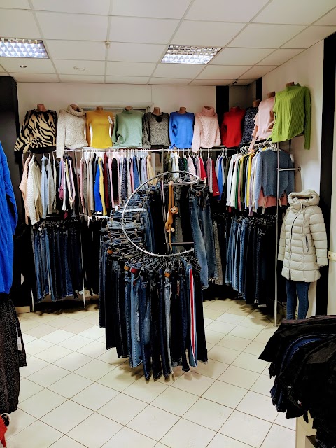 Магазин джинсов и одежды Jeans Style