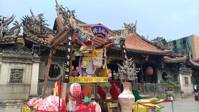 Lungshan Temple