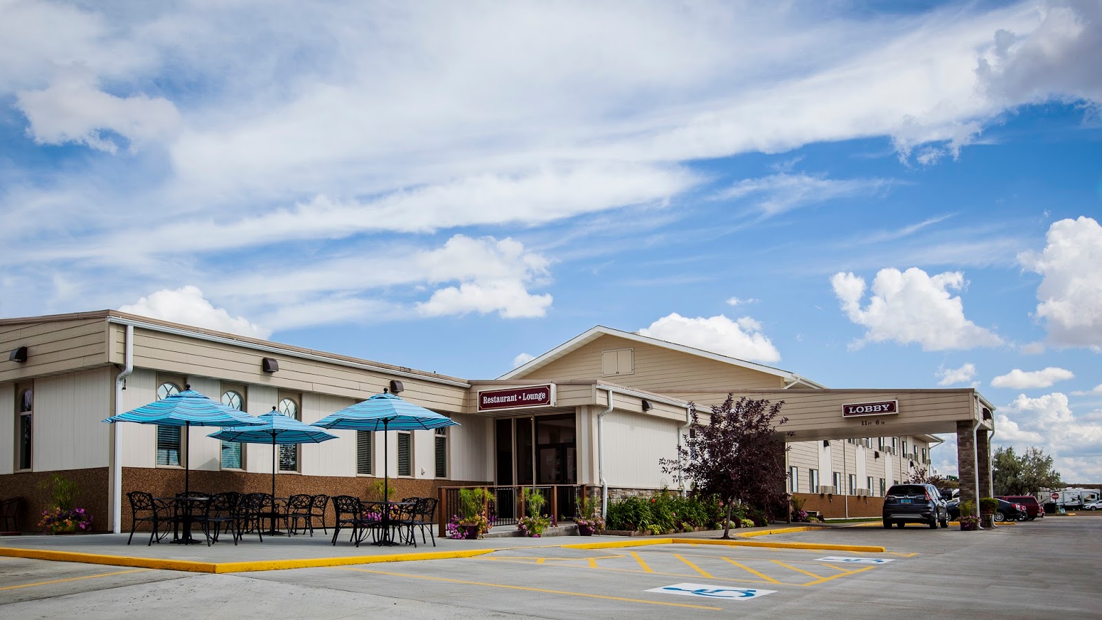 Cottonwood Inn & Suites & RV Park