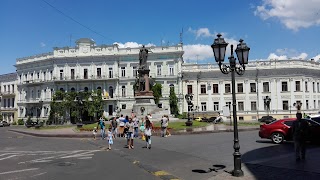 ТЕАТР МОД ПЕРУЦЬКОГО ВЕСІЛЬНИЙ САЛОН