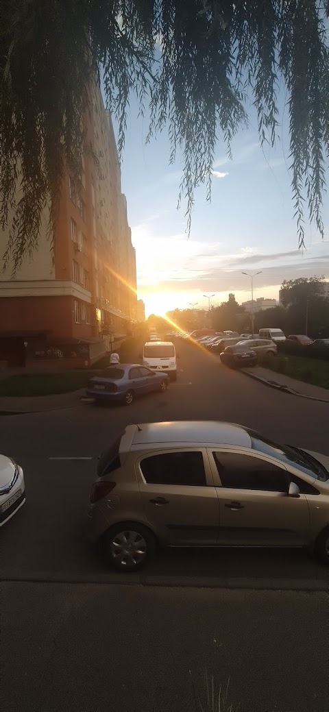 Гастроном i ще