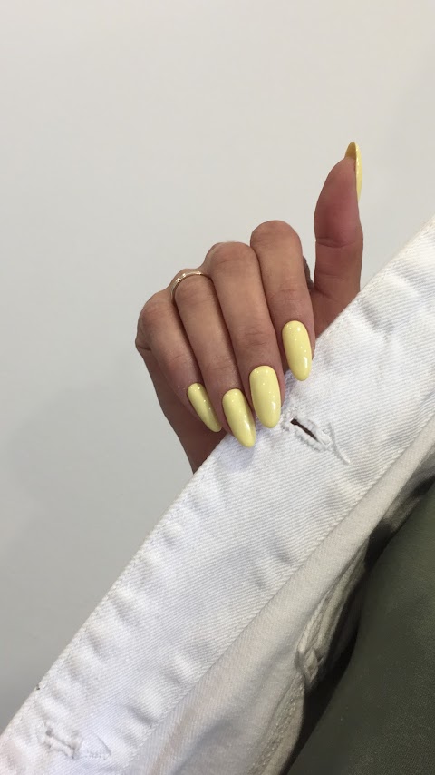 sunny nails room