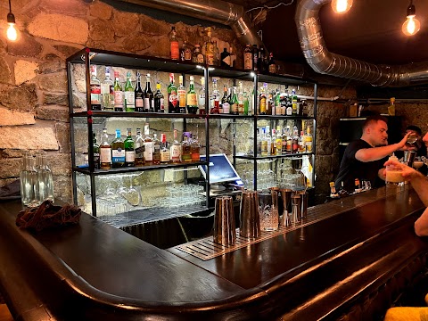 Bar 8