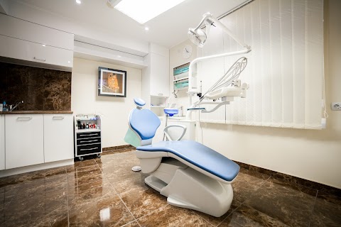 Стоматологічна клініка Прем'єр Дент