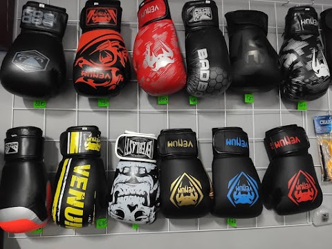 Boxing-shop это боксерская экипировка, боксерские перчатки, шлем для бокса, боксерские бинты и каппы.