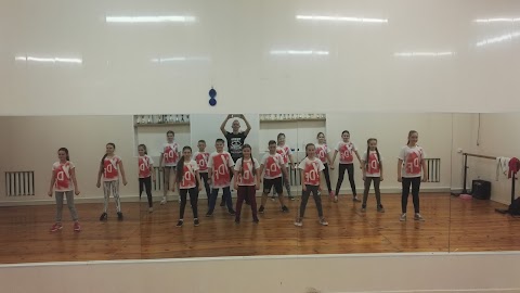 Київська школа танцю "Young Dance Family"