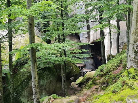 Скеля, туристичний комплекс