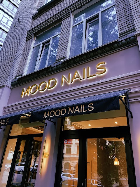 Mood nails