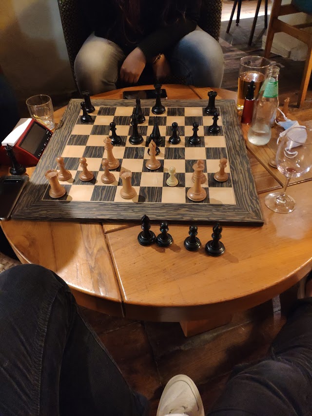 Blitz Society, the Parisian bar teaching you chess 