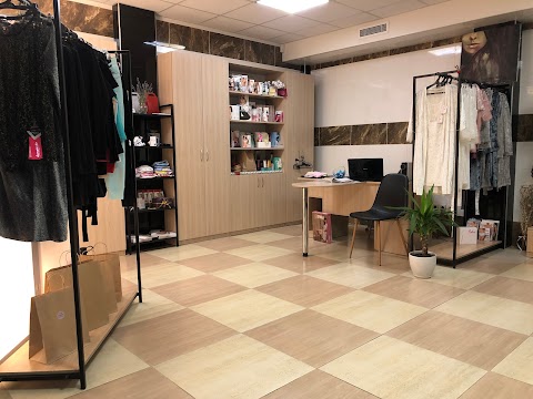 SHOWROOM білизна та домашній одяг