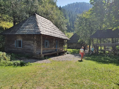 Музей архітектури і побуту «Старе село»