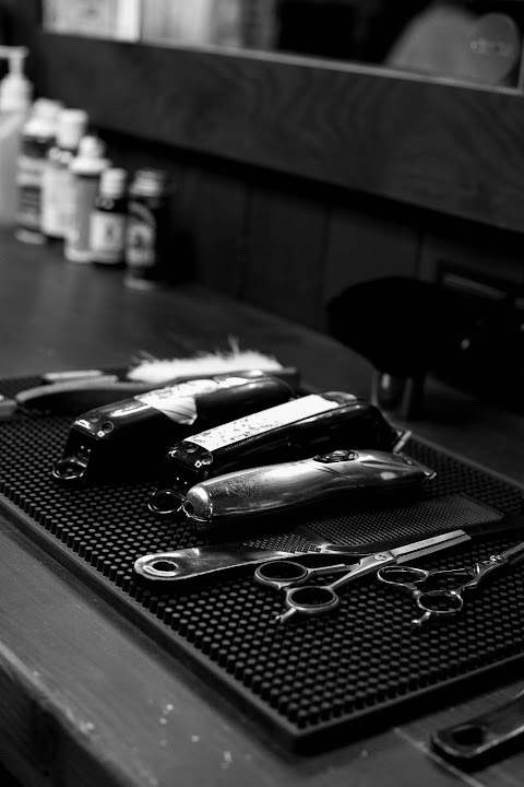 FIRM Barbershop Lviv - Чоловіча Перукарня