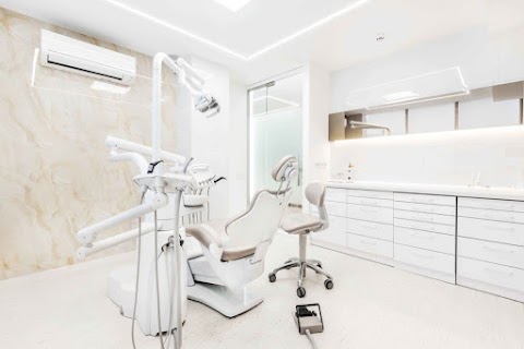 Cтоматологічна студія DENTAL STUDIO