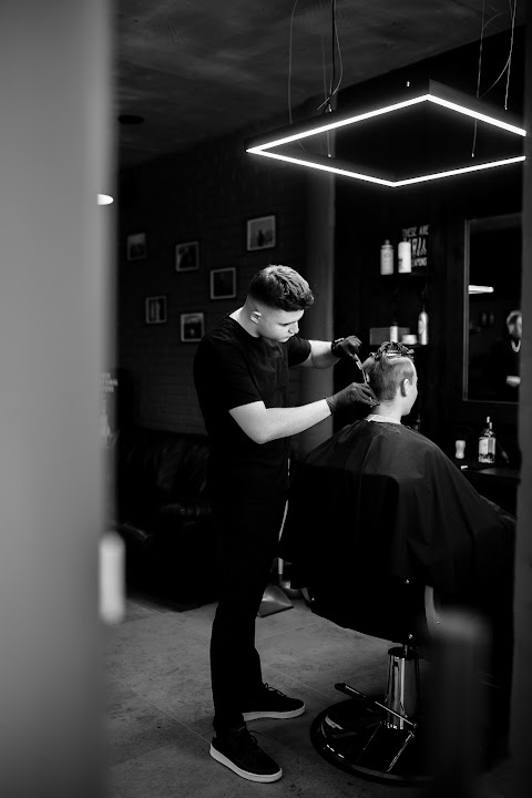 FIRM Barbershop – Чоловіча перукарня