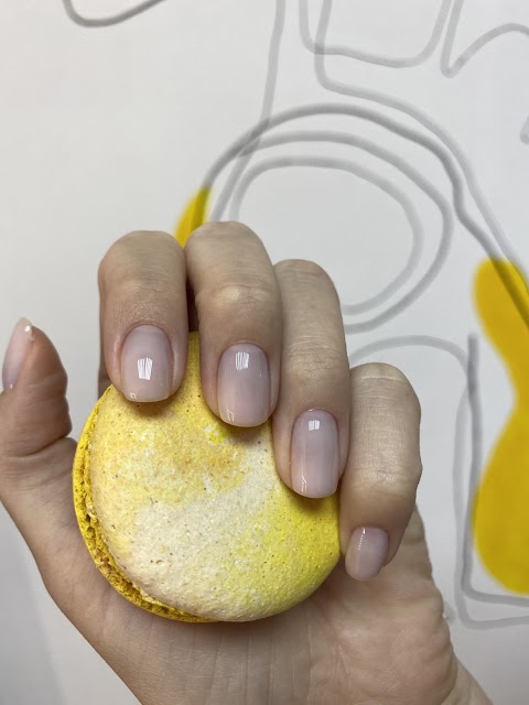 маникюр студия Hello Nails Kyiv