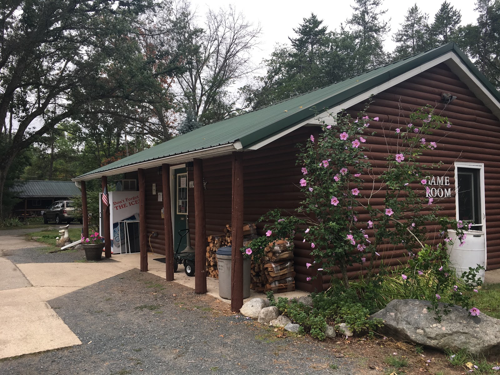 Whispering Oaks Campground & Cabins