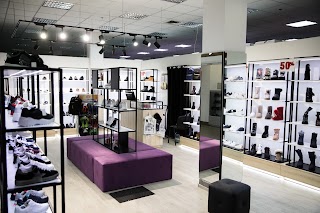 Trendy Shoes Store