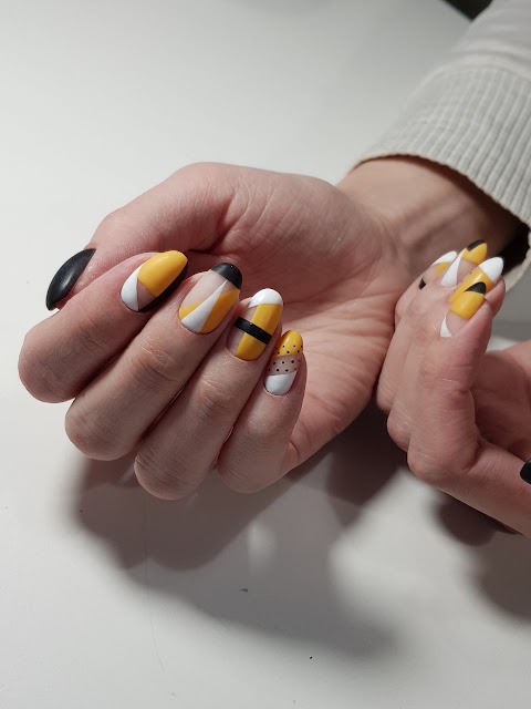 Nailzz Студия Маникюра