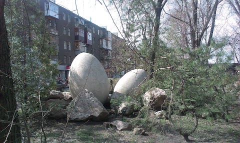 Monument to the Egg