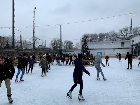 Льодовий майданчик, спорт. клуб