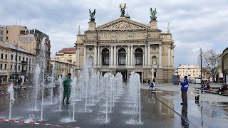 Фонтан біля Оперного театру