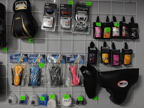 Boxing-shop это боксерская экипировка, боксерские перчатки, шлем для бокса, боксерские бинты и каппы.