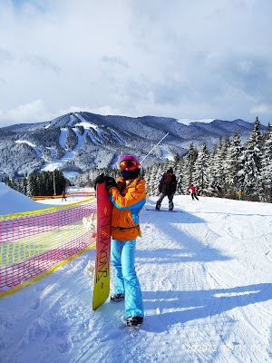 Dzvin-Ski – прокат та продаж гірськолижного спорядження (с.Поляниця, поворот до готелю Фомич)