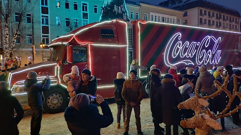 Майдан перед Кінотеатром Ім Т.Г.Шевченка