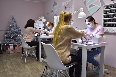 Navi Nails Studio