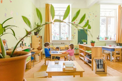 Частный детский сад "Montessori & Me" (бывш. Зеберёнок)