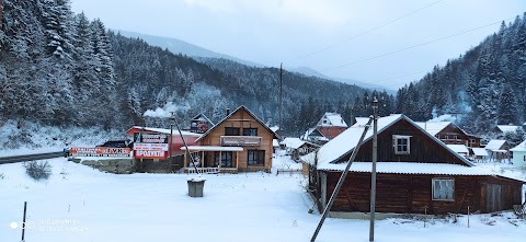 Приватна садиба "Мамина Хата"