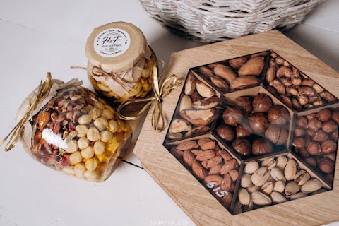 Nuts and Fruits ( Горіхи та Сухофрукти)