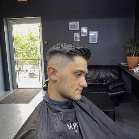 FIRM Barbershop XI — Мужская Парикмахерская