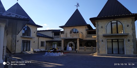 Ресторан "Замок Богдан" Restoran " Zamok Bohdan"