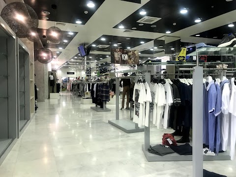 DN8 Shopping space