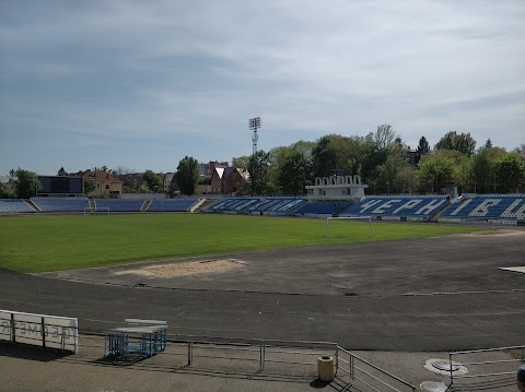 Льодовий майданчик, спорт. клуб