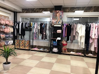 SHOWROOM білизна та домашній одяг