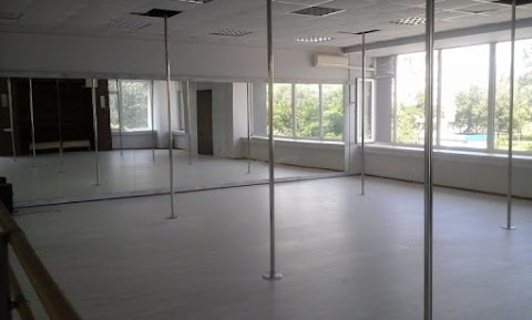 White Studio dance