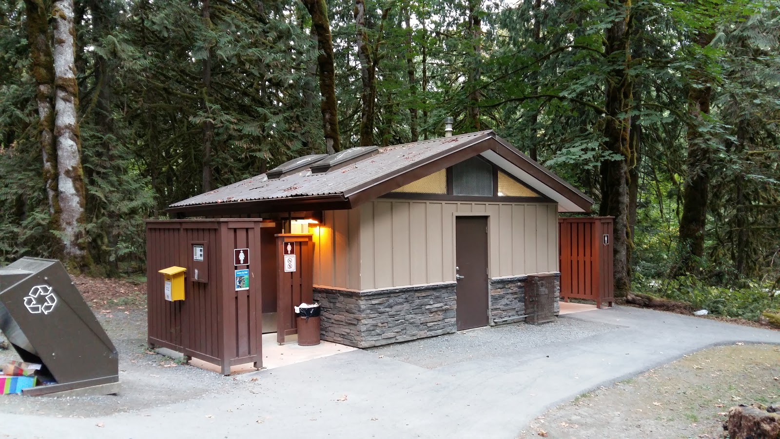 Cultus Lake Provincial Park (Entrance Bay Campground)