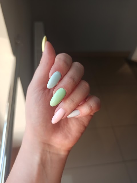 Ideal Nails