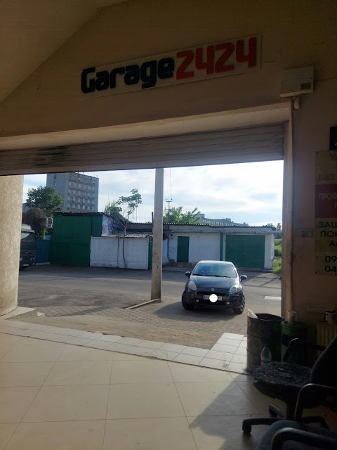 Garage 2424