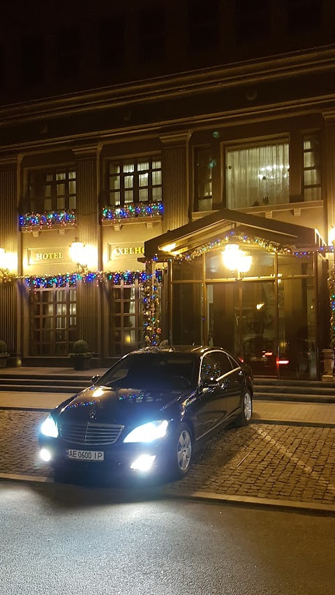 VIP-TAXI Mercedes S-class