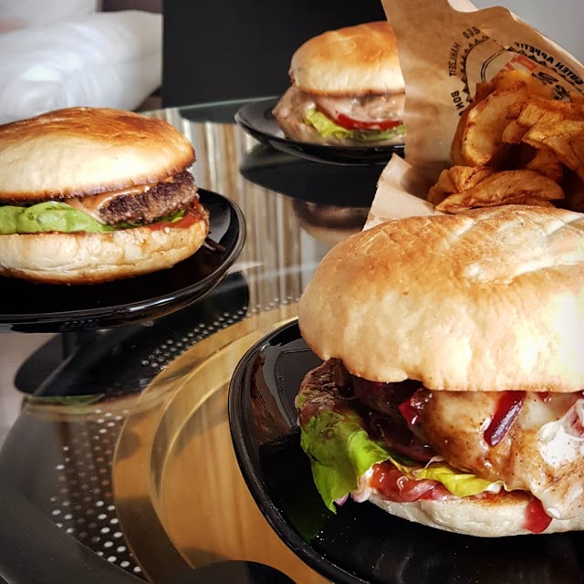 Lokal 27 Banda Burgers