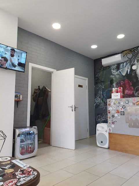 Барбершоп Flow Barbers метро Васильківська (ЖК 4Сезона)