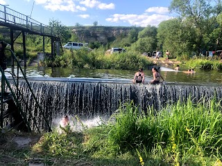 Сатанів, штучний водоспад